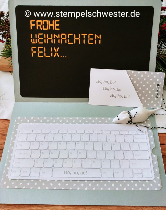 Laptop_Papier_aufgeklappt